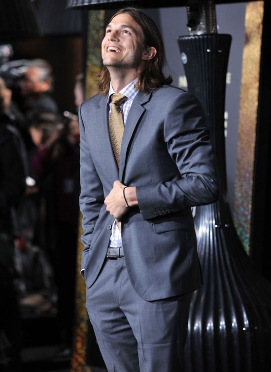 Co się z nim dzieje?! Brzuszek rośnie mu tak, jak jego żonie w ciąży