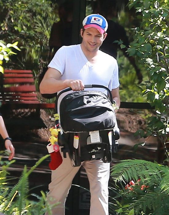 Ashton Kutcher zrobił mamie wspaniały prezent na Dzień Matki