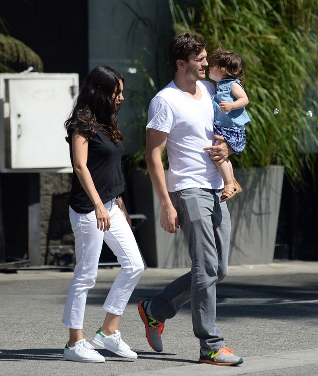 Mila Kunis i Ashton Kutcher są OKRUTNYMI rodzicami? Mila Kunis i Ashton Kutcher są OKRUTNYMI rodzicami?