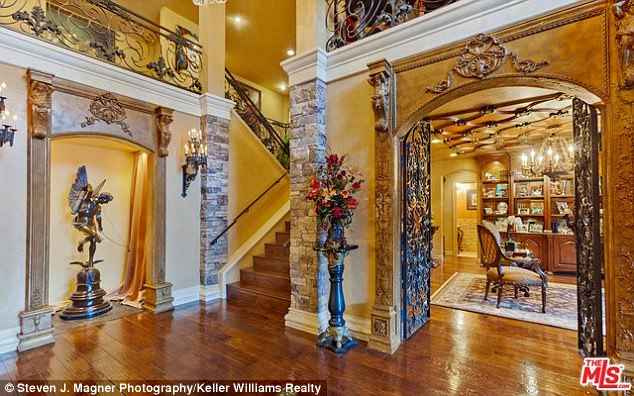 Największy sekret Kardashianów właśnie opuścił mury tego domu Największy sekret Kardashianów właśnie opuścił mury tego domu