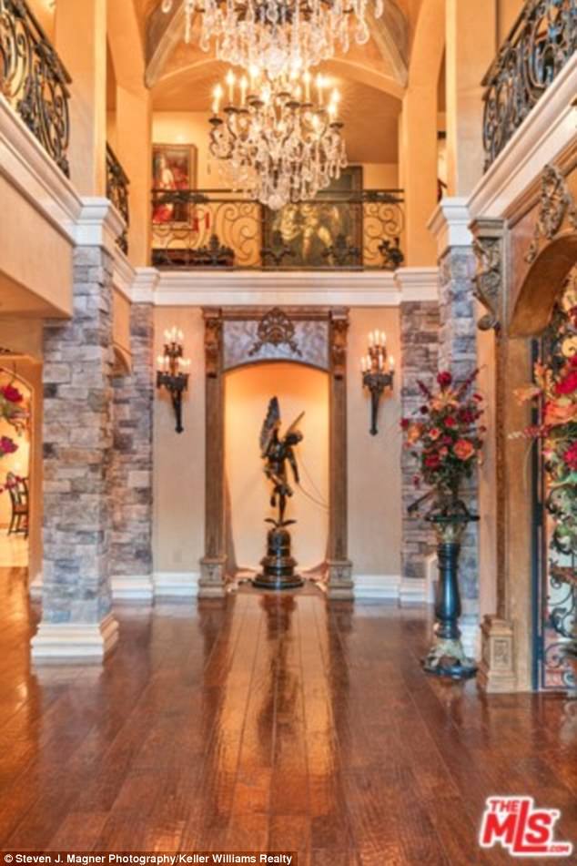 Największy sekret Kardashianów właśnie opuścił mury tego domu Największy sekret Kardashianów właśnie opuścił mury tego domu