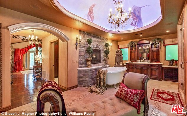 Największy sekret Kardashianów właśnie opuścił mury tego domu Największy sekret Kardashianów właśnie opuścił mury tego domu