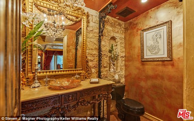 Największy sekret Kardashianów właśnie opuścił mury tego domu Największy sekret Kardashianów właśnie opuścił mury tego domu