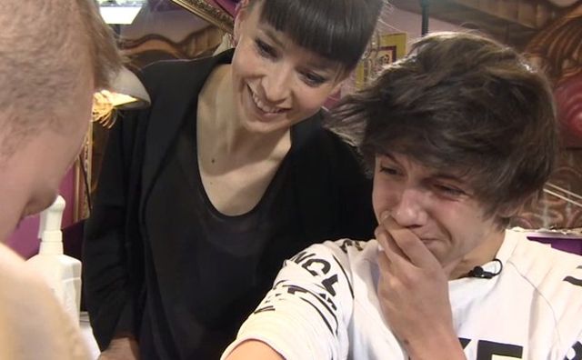 Dawid Kwiatkowski robi sobie tatuaż! (VIDEO)