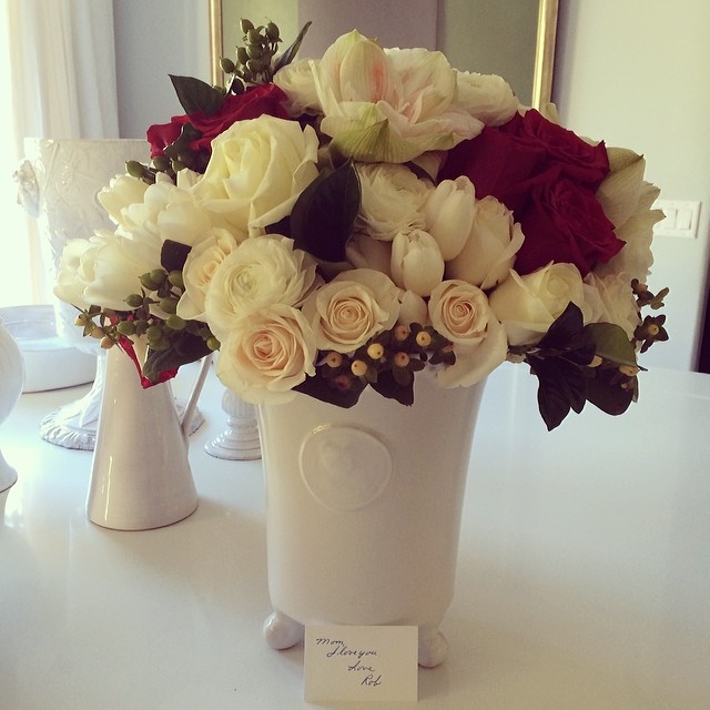 Kris Jenner chwali się walentynkowymi bukietami (FOTO) Kris Jenner chwali się walentynkowymi bukietami (FOTO)