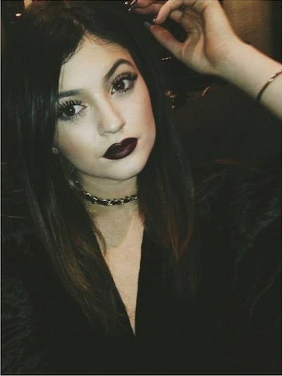Kylie Jenner eksperymentuje z makijażem (FOTO)