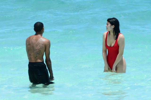 Co się stało z biustem Kylie Jenner? Jest OGROMNY! (INS)