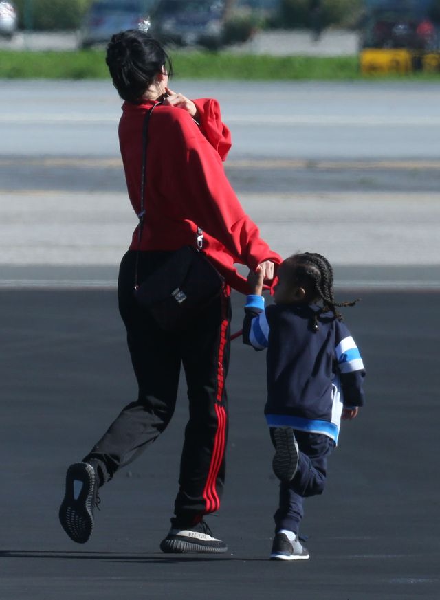 Ale JAK TO?! Kylie Jenner ROZCZOCHRANA? Szykuje się do roli mamy?