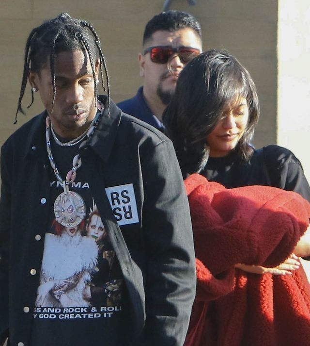 Kylie i Travis mają sposób na szybkie usypianie Stormi 