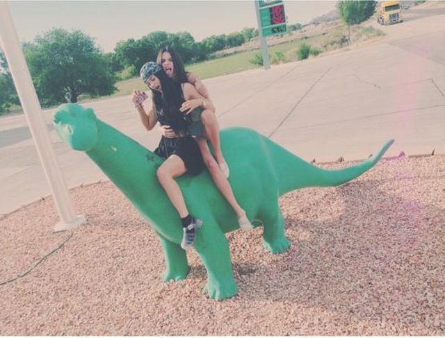 Kendall i Kylie Jenner nieźle poimprezowały