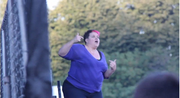 Tłumaczka języka migowego gwiazdą internetu (VIDEO) Tłumaczka języka migowego gwiazdą internetu (VIDEO)