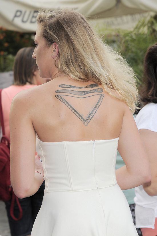 Lara Gessler zaszalała z długością sukienki... (FOTO)