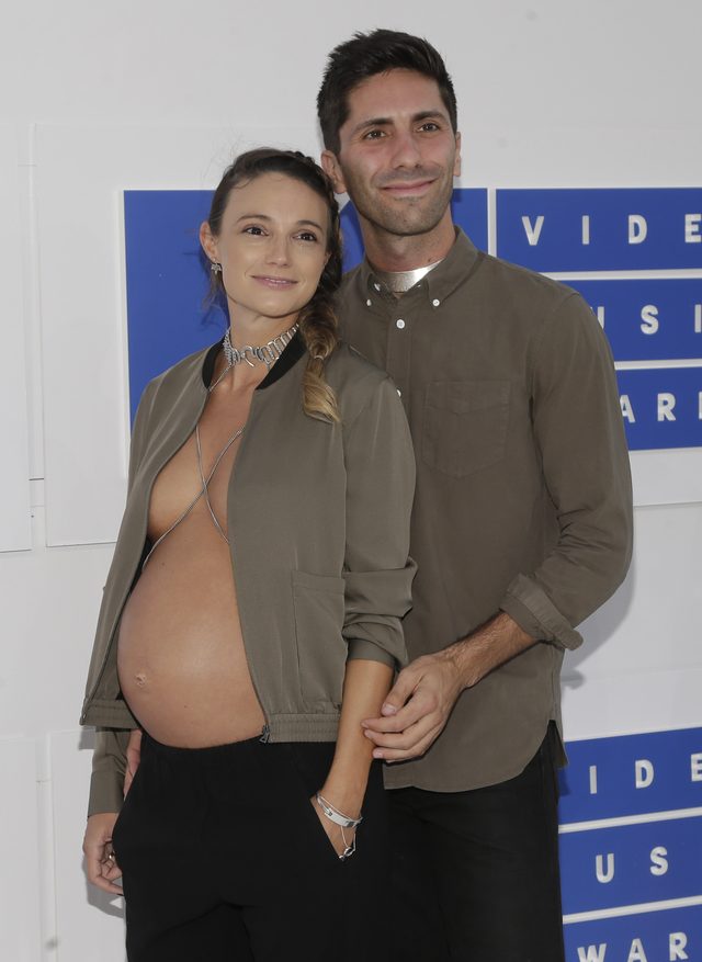 Nawet Kim Kardashian w ciąży nie pokazała tyle, ile ona na gali VMA (FOTO) Nawet Kim Kardashian w ciąży nie pokazała tyle, ile ona na gali VMA (FOTO)