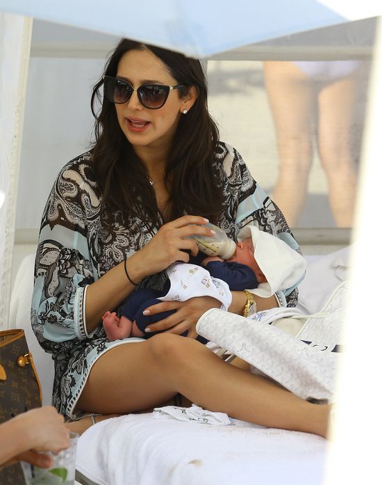 Dziewczyna Cowella 11 dni po porodzie... (FOTO) Dziewczyna Cowella 11 dni po porodzie... (FOTO)