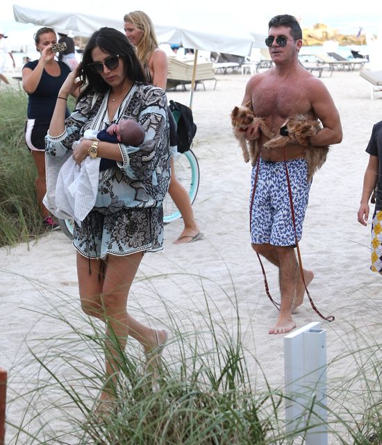 Dziewczyna Cowella 11 dni po porodzie... (FOTO) Dziewczyna Cowella 11 dni po porodzie... (FOTO)