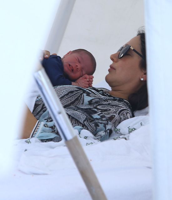 Dziewczyna Cowella 11 dni po porodzie... (FOTO) Dziewczyna Cowella 11 dni po porodzie... (FOTO)