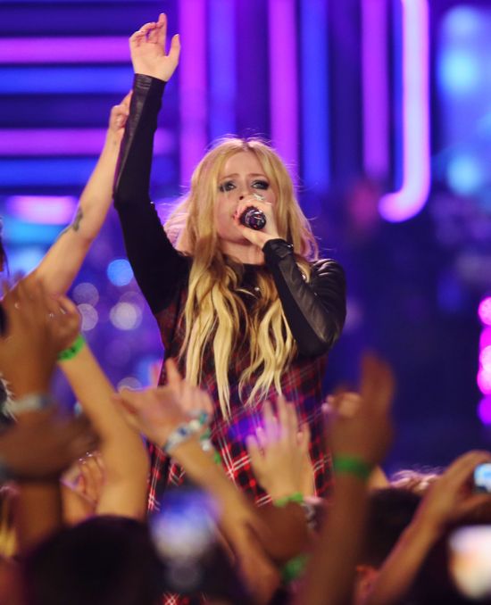 Avril Lavigne jest w ciąży? (FOTO)