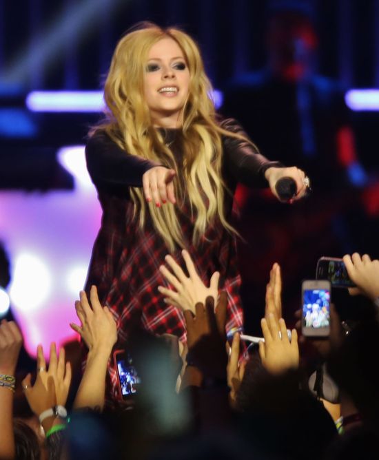 Avril Lavigne jest w ciąży? (FOTO)