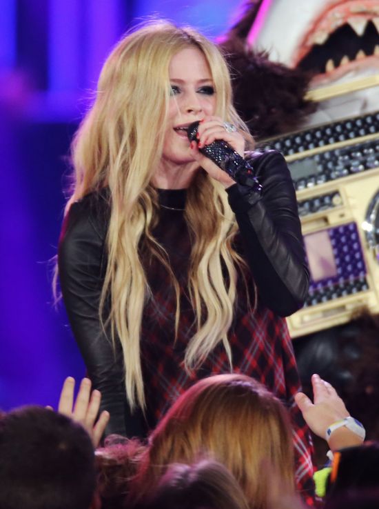 Avril Lavigne jest w ciąży? (FOTO)