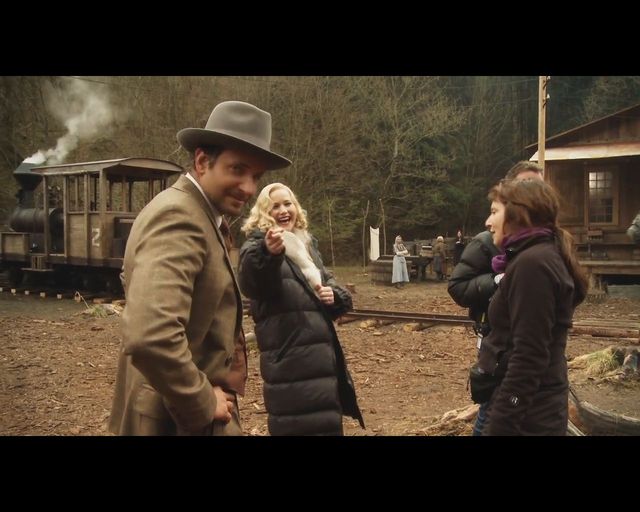 Lawrence i Cooper całują się (i nie tylko) [VIDEO]