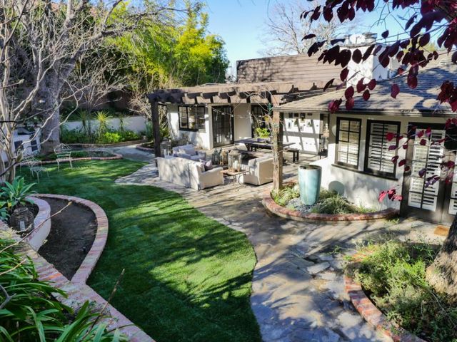 Gwiazda Plotkary sprzedaje dom (FOTO) Gwiazda Plotkary sprzedaje dom (FOTO)