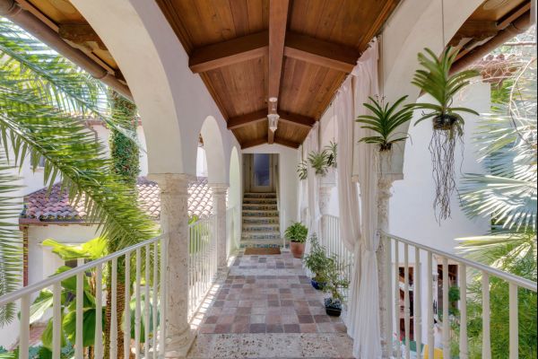 Lenny Kravitz sprzedaje willę! Cena zwala z nóg!