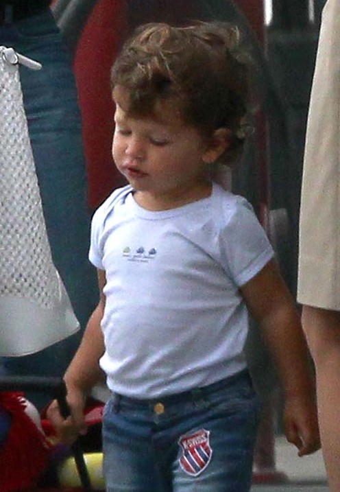 Ależ ten synek Penelope Cruz uroczy! (FOTO)