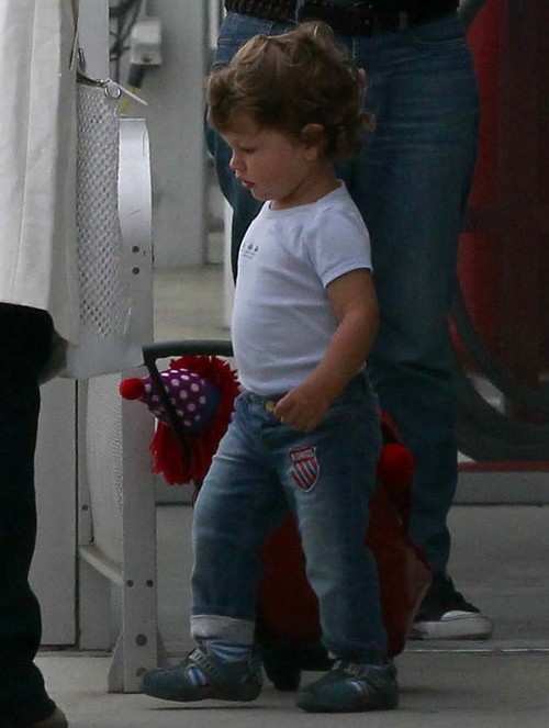 Ależ ten synek Penelope Cruz uroczy! (FOTO)