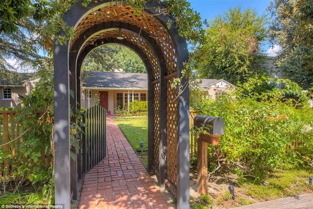 Co się dzieje? Leonardo DiCarpio wyprzedaje swoje wille!