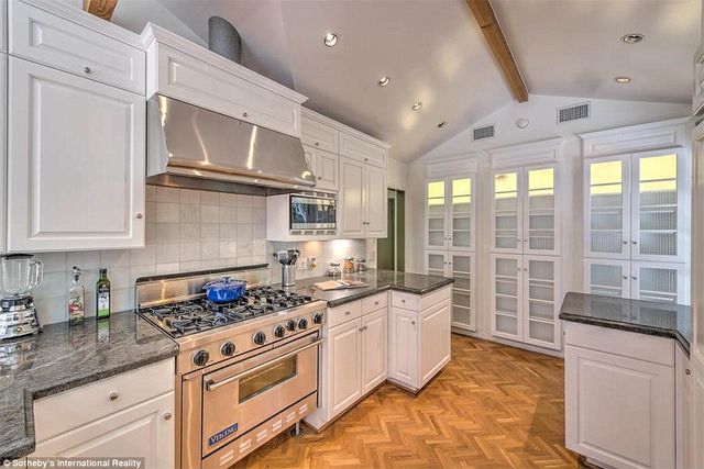 Co się dzieje? Leonardo DiCarpio wyprzedaje swoje wille!