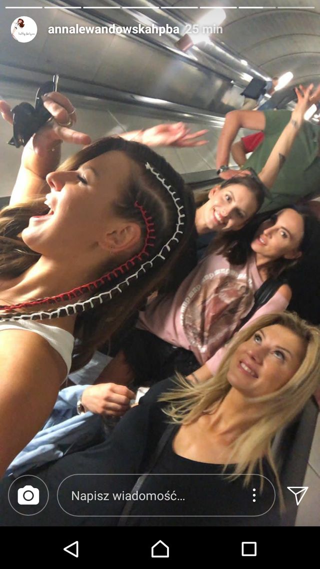 Anna Lewandowska zafundowała sobie ODJECHANĄ fryzurę na mecz