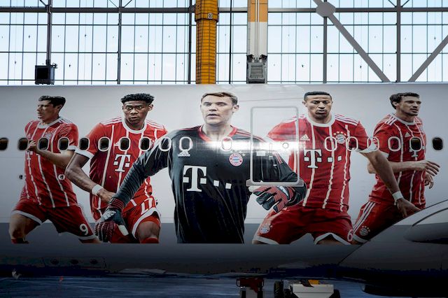 Wizerunek Roberta Lewandowskiego trafił na samolot Lufthansy! Wizerunek Roberta Lewandowskiego trafił na samolot Lufthansy!