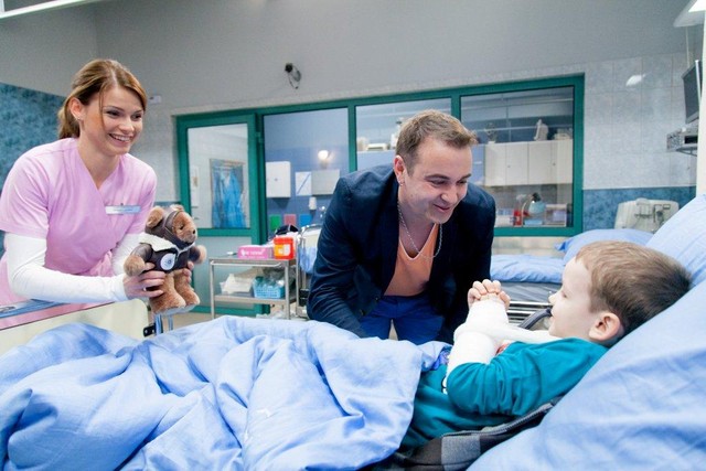 Radek Liszewski na planie serialu Szpital (VIDEO)