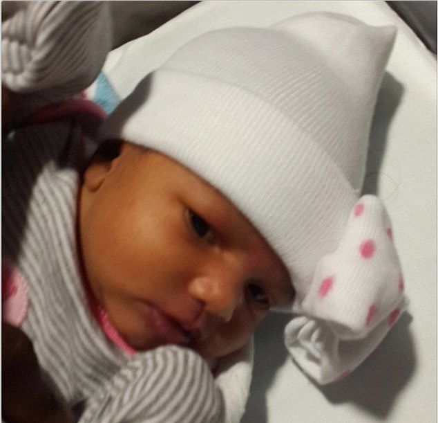 Lil Kim pokazała buźkę córeczki (FOTO)