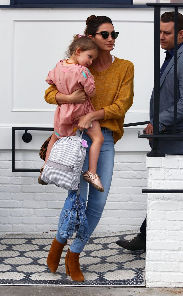 Lily Aldridge i Alessandra Ambrosio zabrały dzieci na wspólny lunch