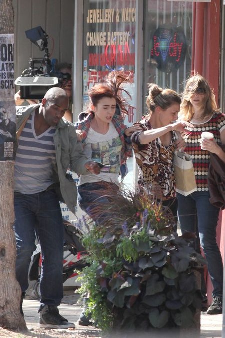 Lily Collins w akcji (FOTO)