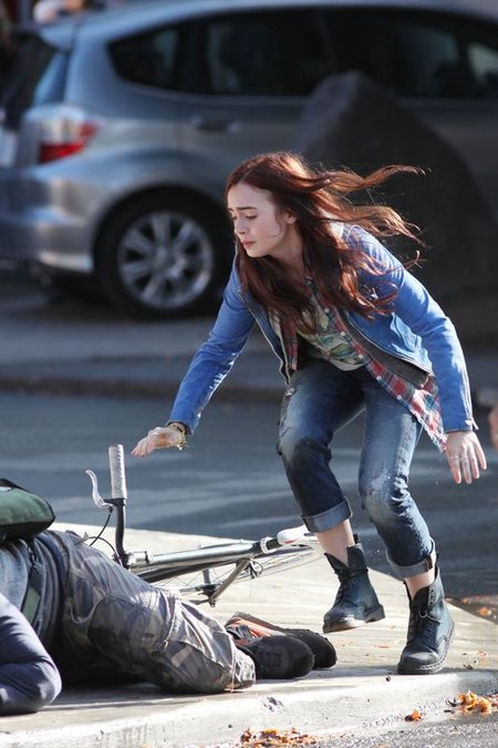 Lily Collins w akcji (FOTO)