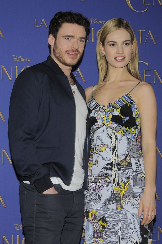 Lily James pierwszy raz nie wygląda jak Kopciuszek (FOTO) Lily James pierwszy raz nie wygląda jak Kopciuszek (FOTO)