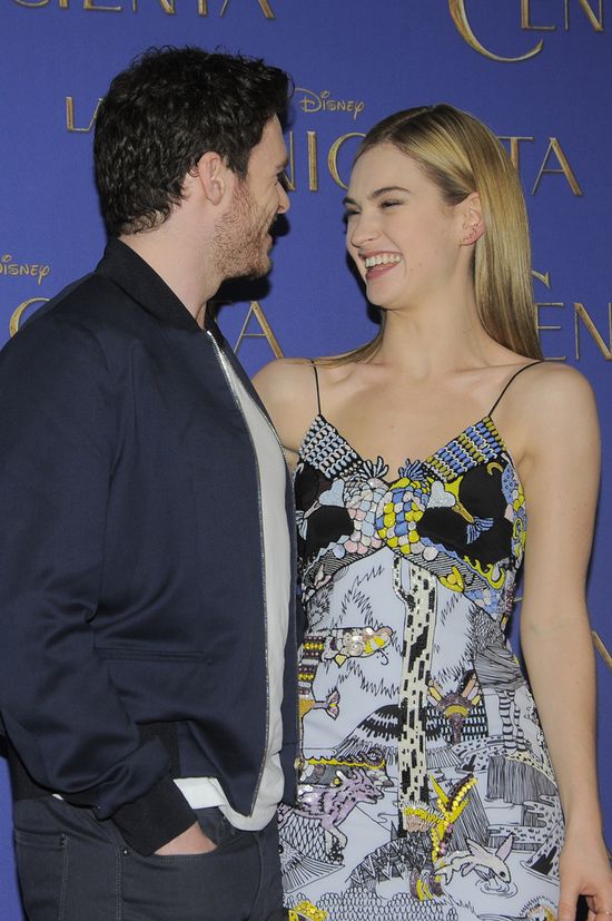 Lily James pierwszy raz nie wygląda jak Kopciuszek (FOTO) Lily James pierwszy raz nie wygląda jak Kopciuszek (FOTO)