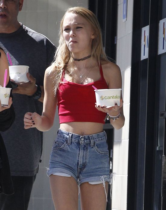 Jak szczupła jest córka Johnny'ego Deppa? (FOTO)