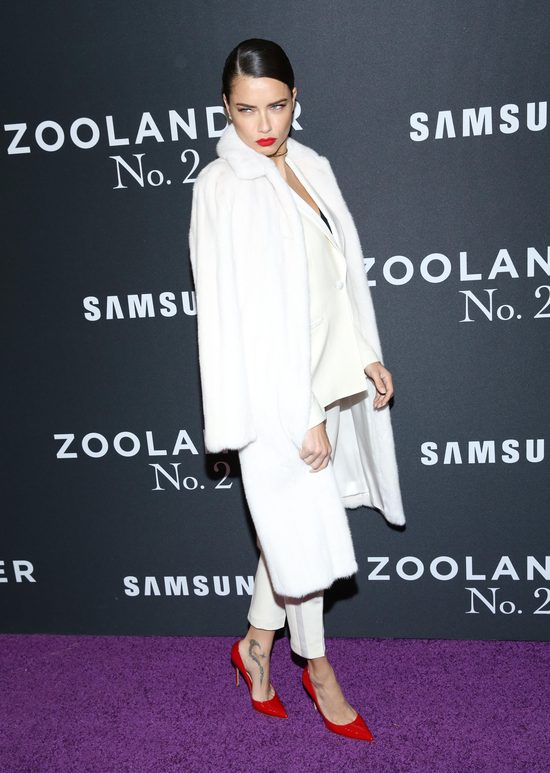 Plotki o emeryturze tej modelki są chyba na wyrost (FOTO)