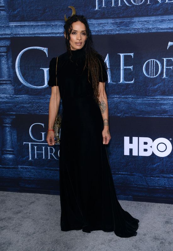 Prapremiera Game of Thrones 6: Sophie Turner swoją kreacją zrobiła furorę!