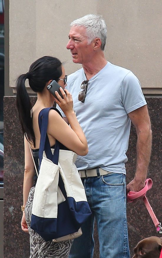 Lucy Liu buszuje na pchlim targu (FOTO)