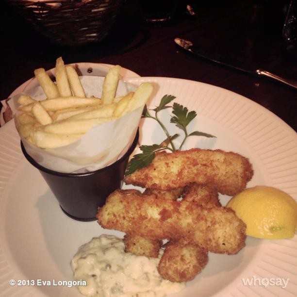 Wcina frytki i ma taką figurę? (FOTO)