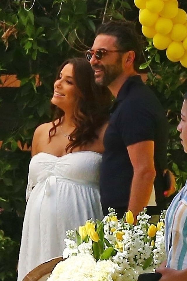 Eva Longoria z OGROMNYM brzuchem urządziła baby shower (ZDJĘCIA)