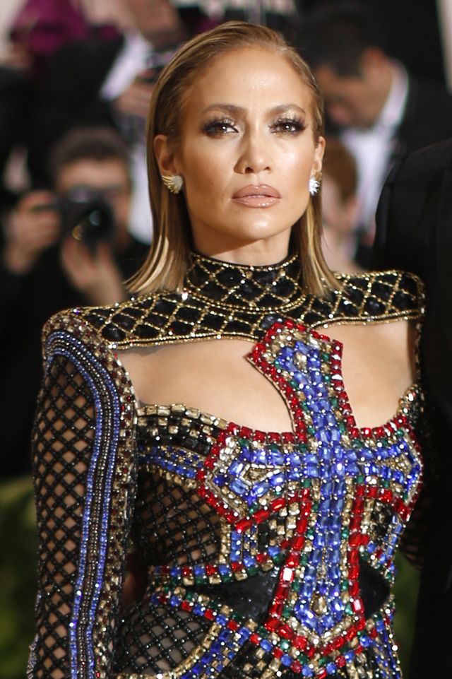 ZJAWISKOWE kreacje na Met Gali 2018: Kardashianki, Rihanna jak papież...