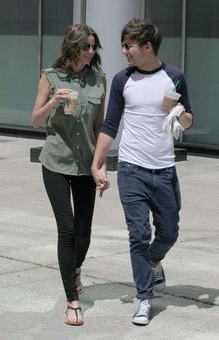 Louis Tomlinson na spacerze z dziewczyną (FOTO)