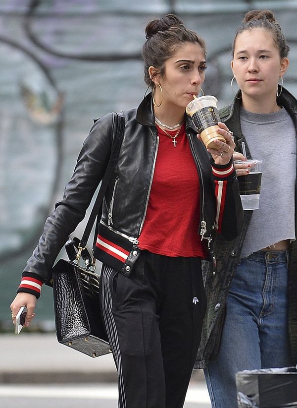 Krzaczaste brwi są już niemodne? Lourde Leon lansuje nową modę? (FOTO)