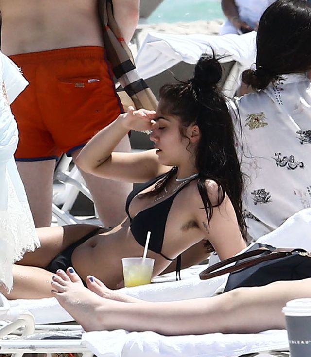 Córka Madonny w bikini na plaży i nie, nie ogoliła włosów pod pachami (ZDJĘCIA) Córka Madonny w bikini na plaży i nie, nie ogoliła włosów pod pachami (ZDJĘCIA)