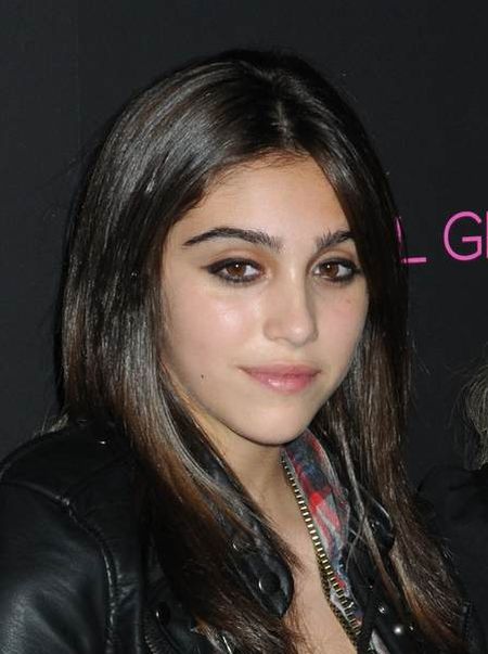 Nastoletnia córka Madonny jest nałogową palaczką